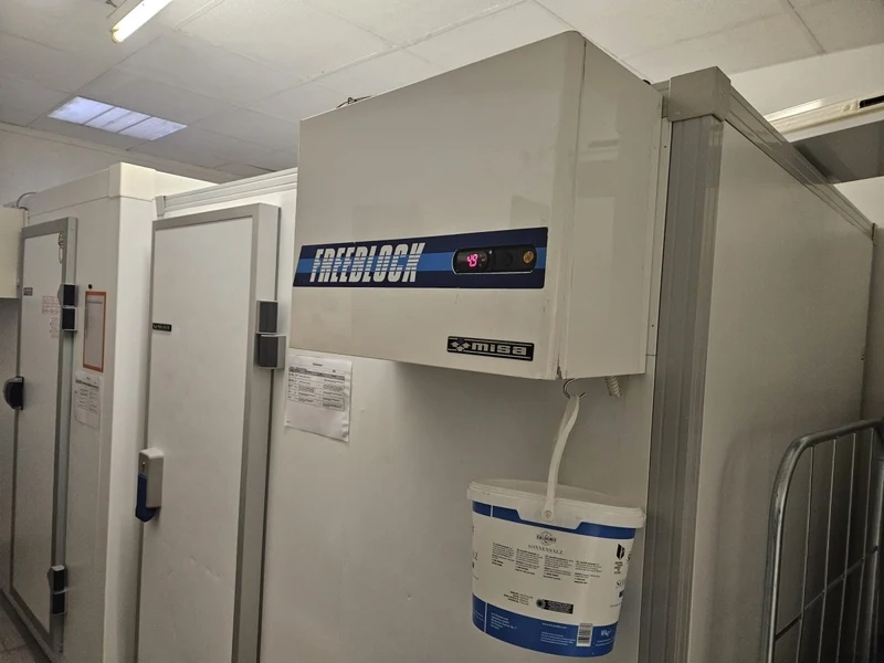 Kühlzelle Mísa komplett mit Aggregat gebraucht 2,13x2,13x1,73m